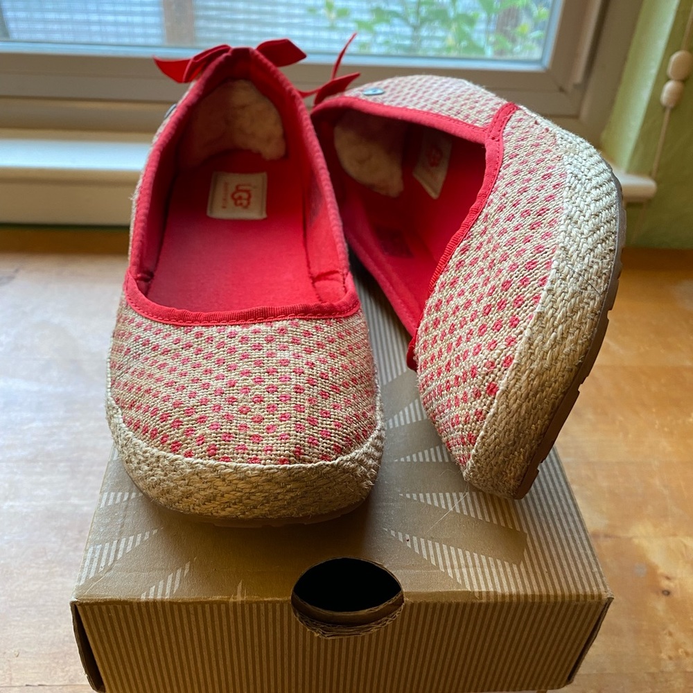 🐑 UGG flats Indah Burlap size 9 red polka dot shoes